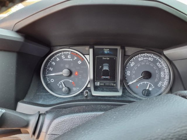 Used 2022 Toyota Tacoma TRD Off-Road image 8