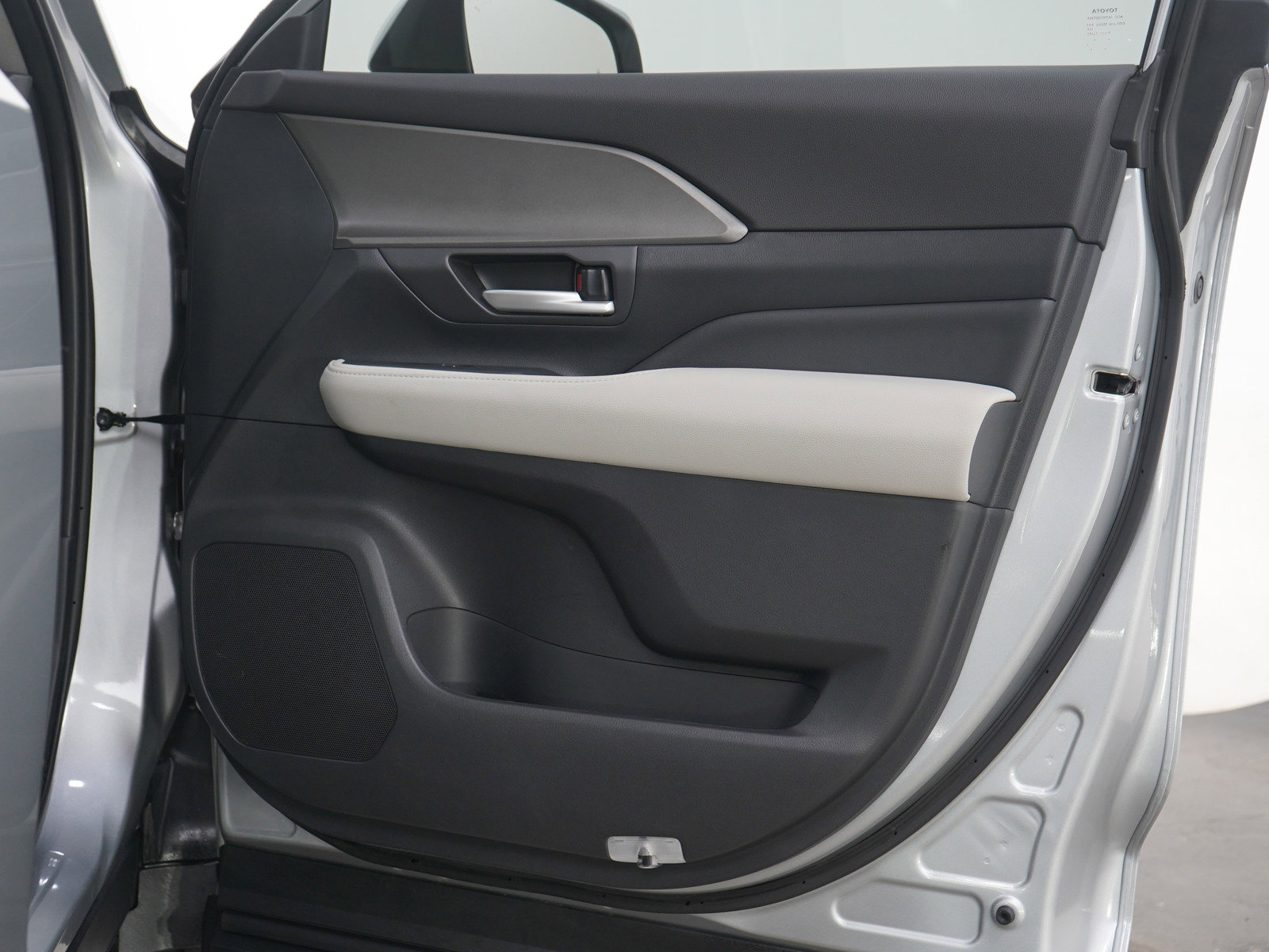 Used 2025 Toyota Grand Highlander AWD Hybrid image 12