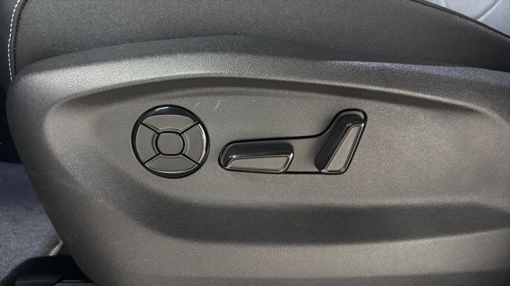 Certified 2025 Volkswagen Tiguan SE AWD/4WD image 18