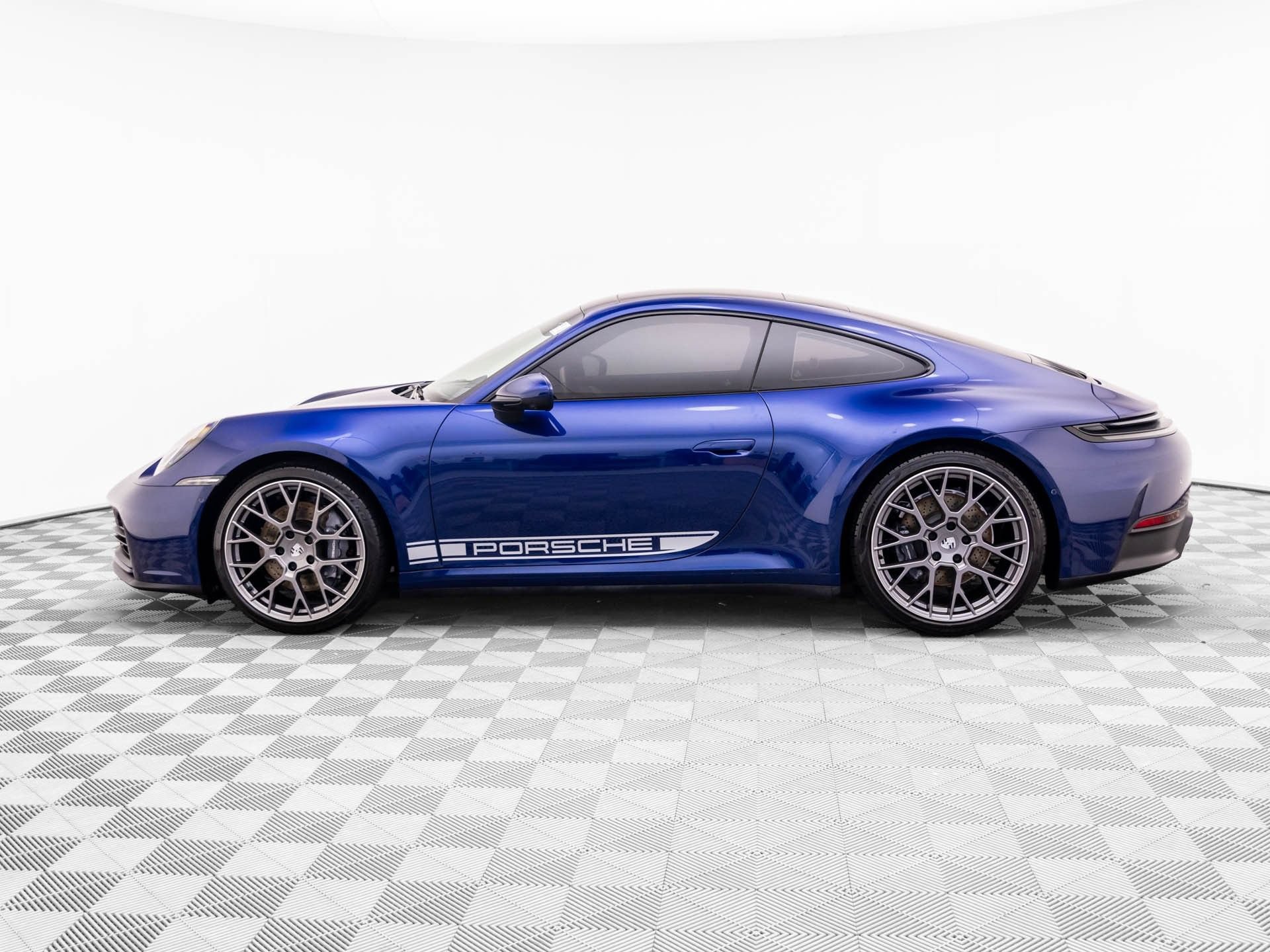 Certified 2025 Porsche 911 Carrera RWD image 2