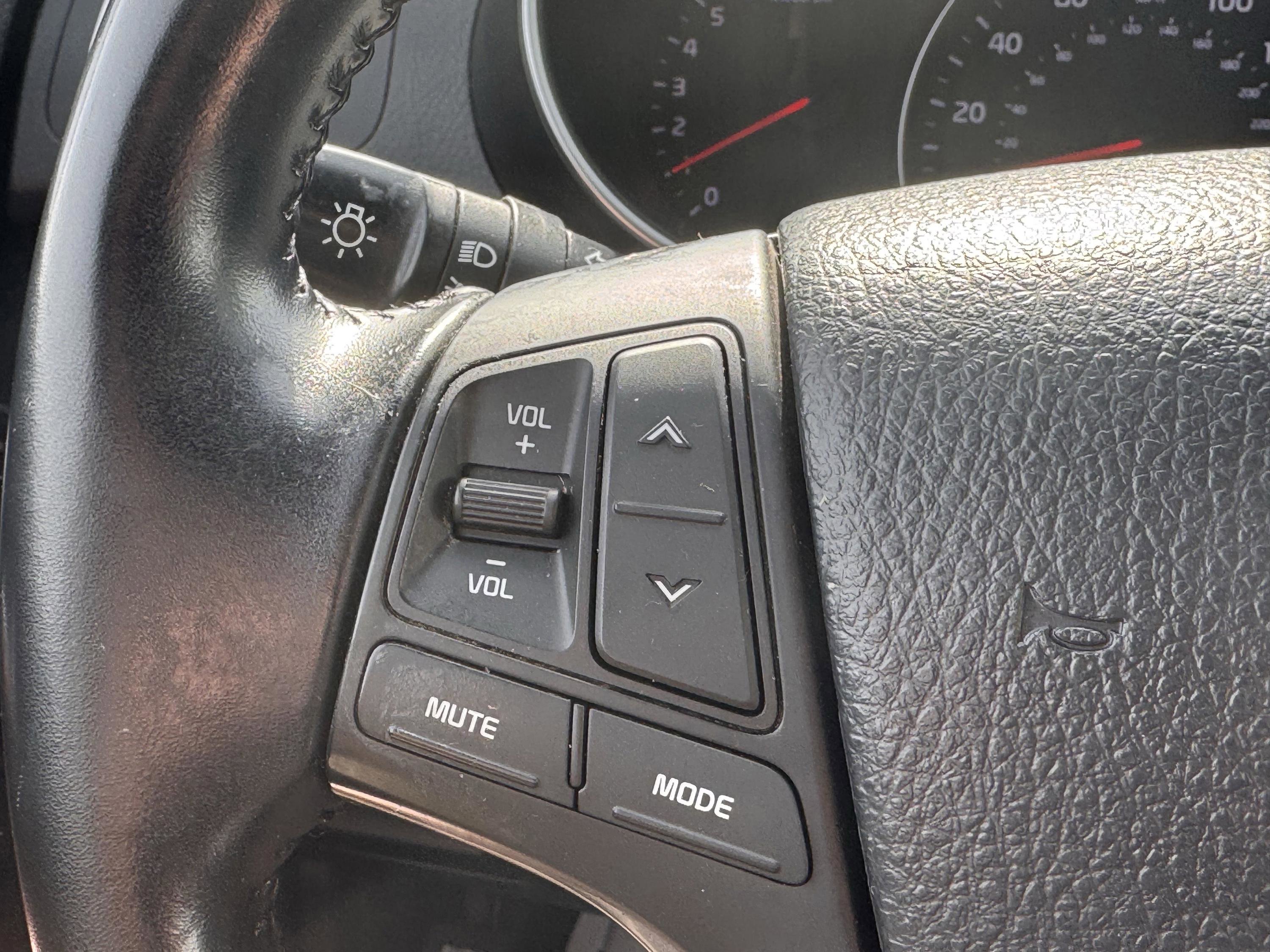 Used 2015 Kia Sorento LX FWD image 11