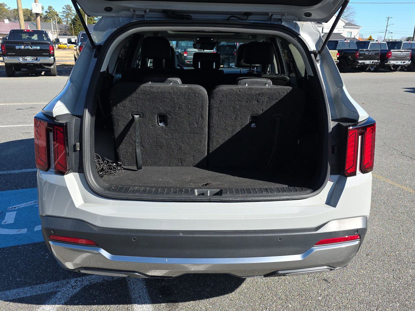 Used 2025 Kia Sorento S w/ Panoramic Sunroof Package image 33