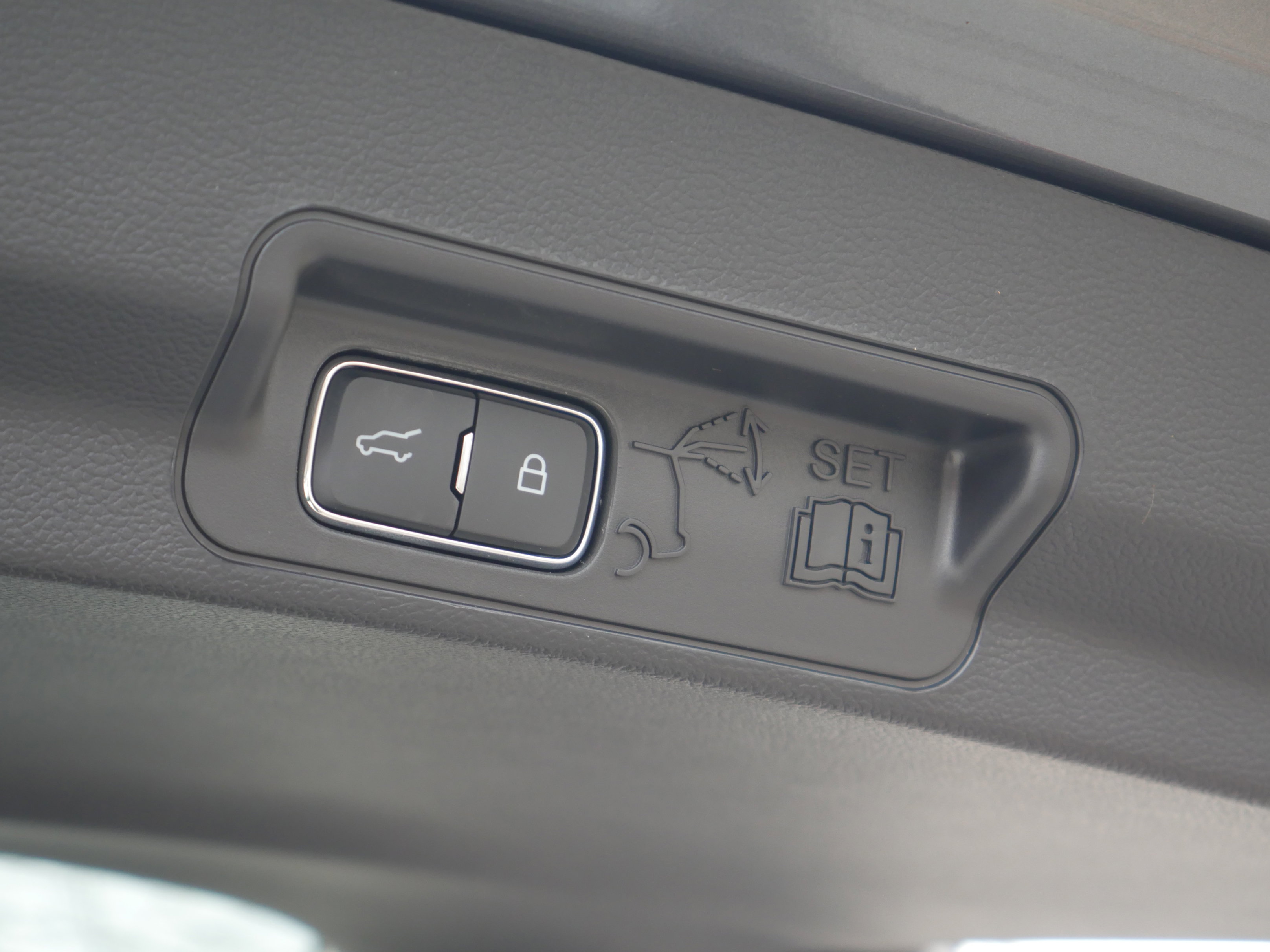 New 2026 Ford Explorer Active w/ Active Comfort Package image 30