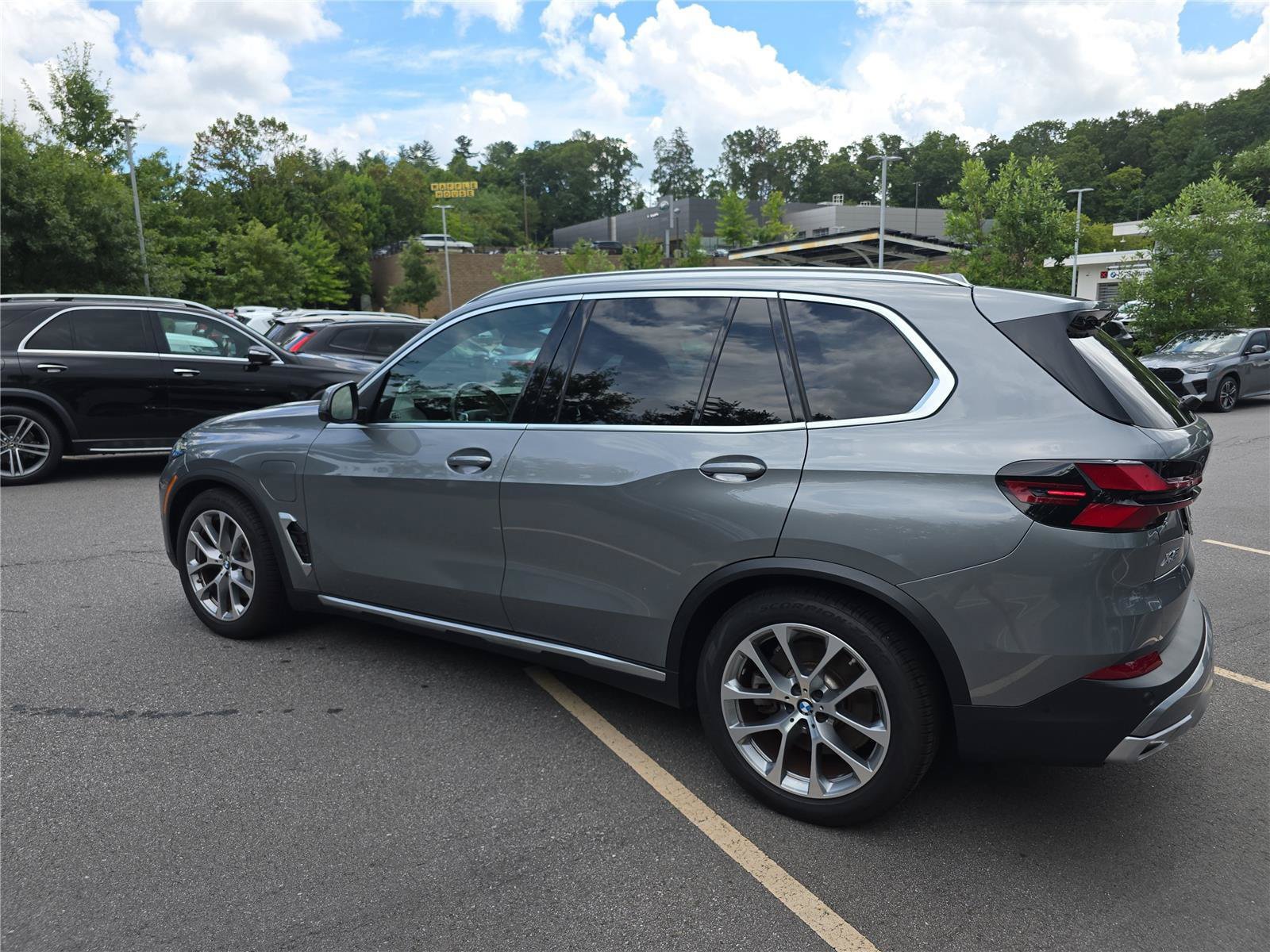 Used 2026 BMW X5 xDrive50e AWD/4WD image 5