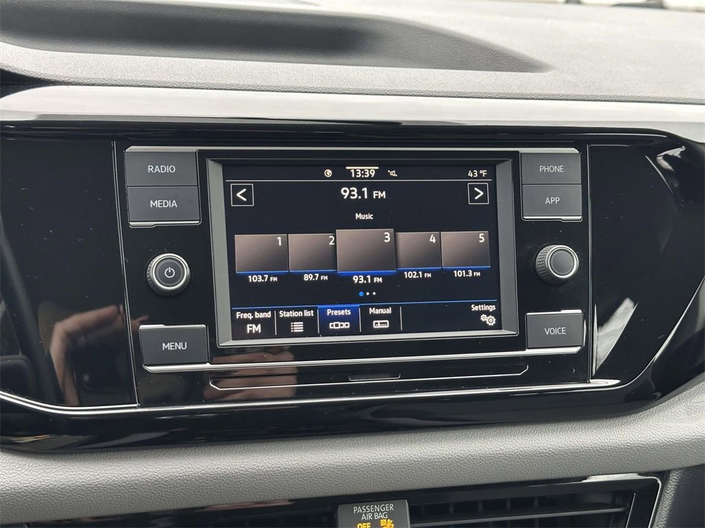 Used 2022 Volkswagen Taos S image 3