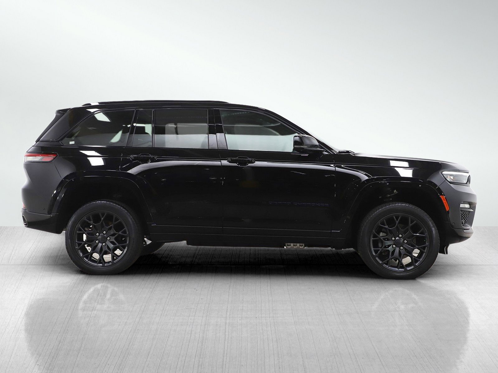 Used 2024 Jeep Grand Cherokee Summit AWD/4WD image 6