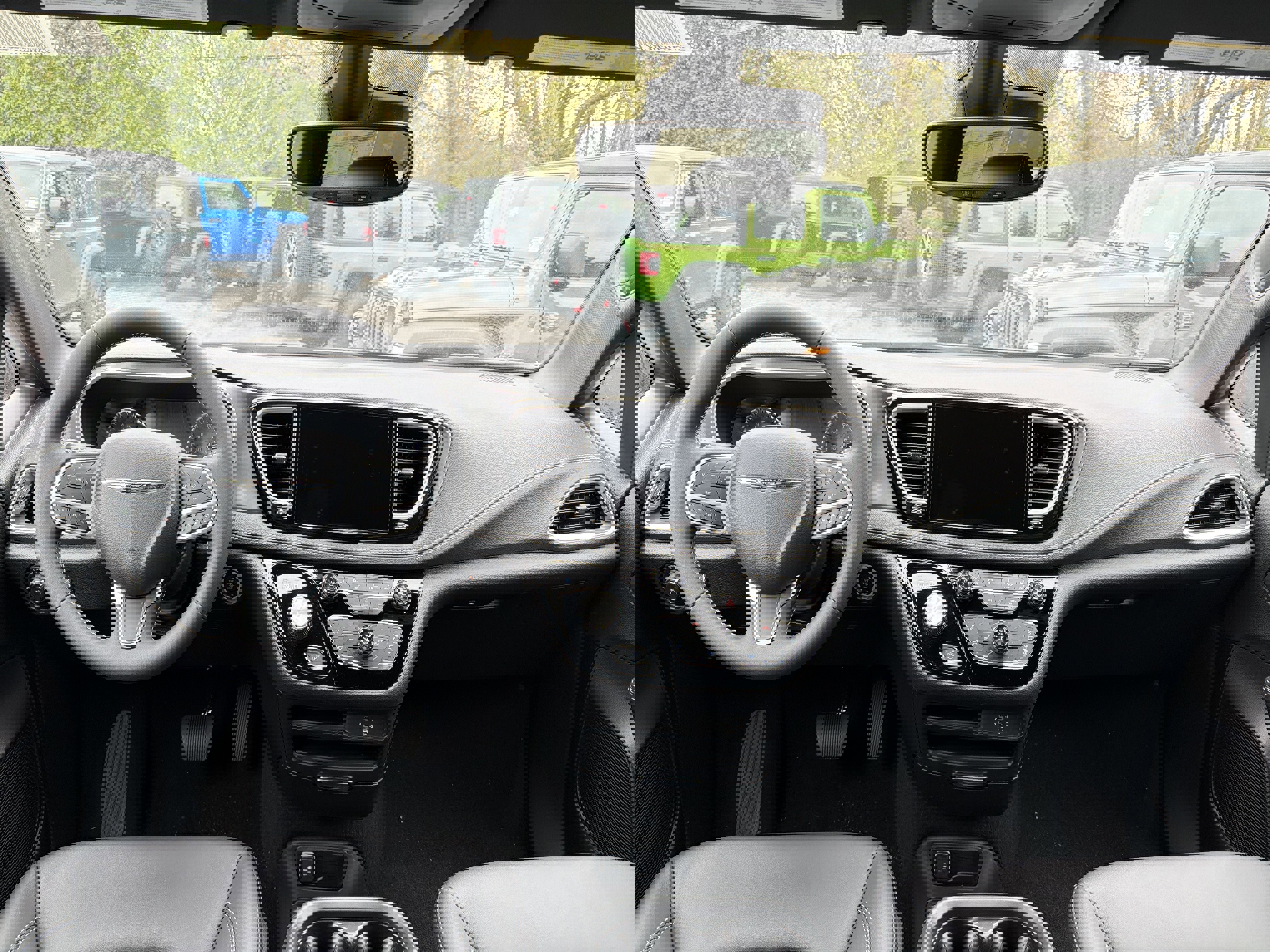 New 2026 Chrysler Pacifica Select AWD/4WD image 11