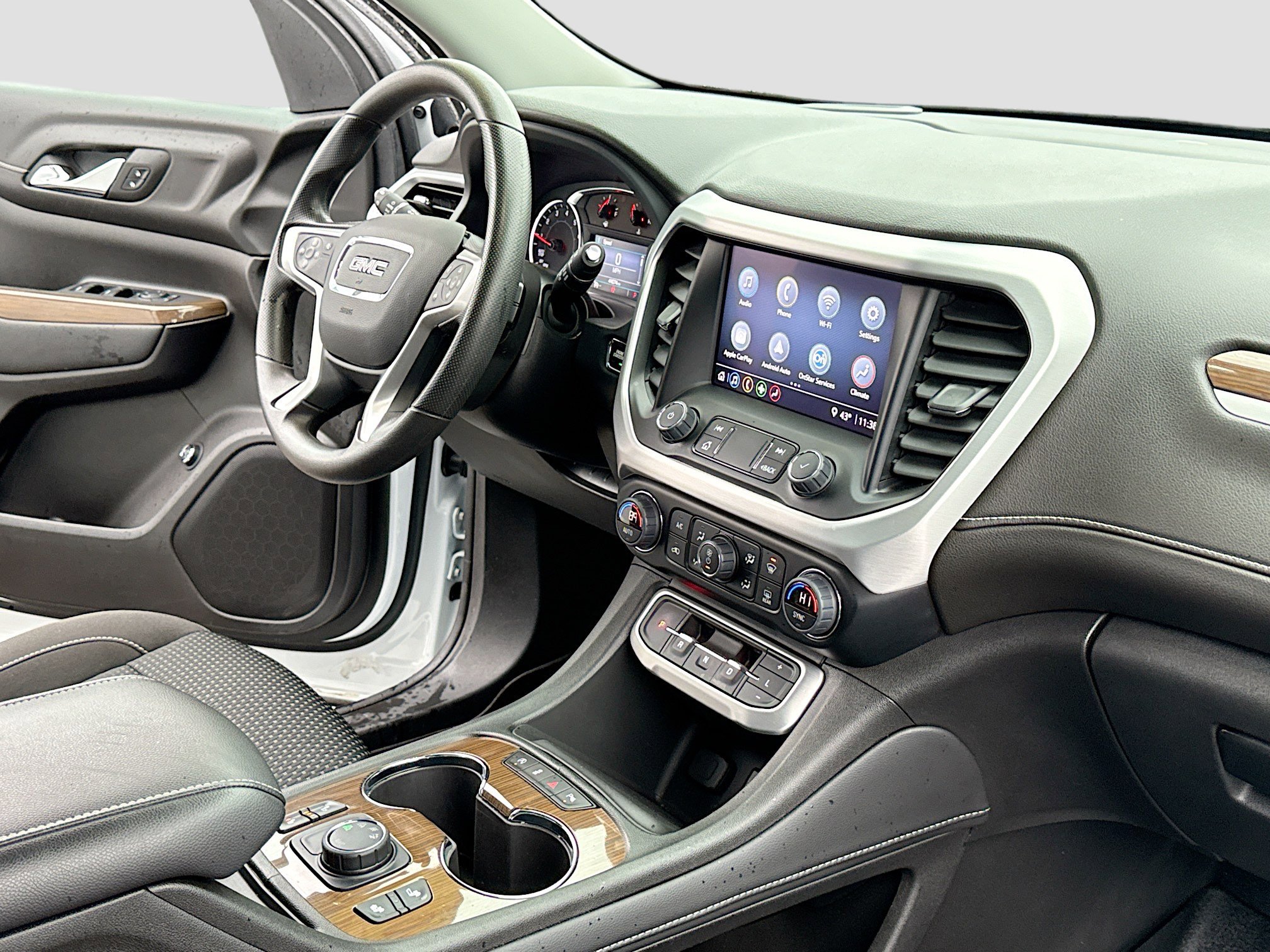 Used 2023 GMC Acadia SLE w/ Driver Convenience Package image 5