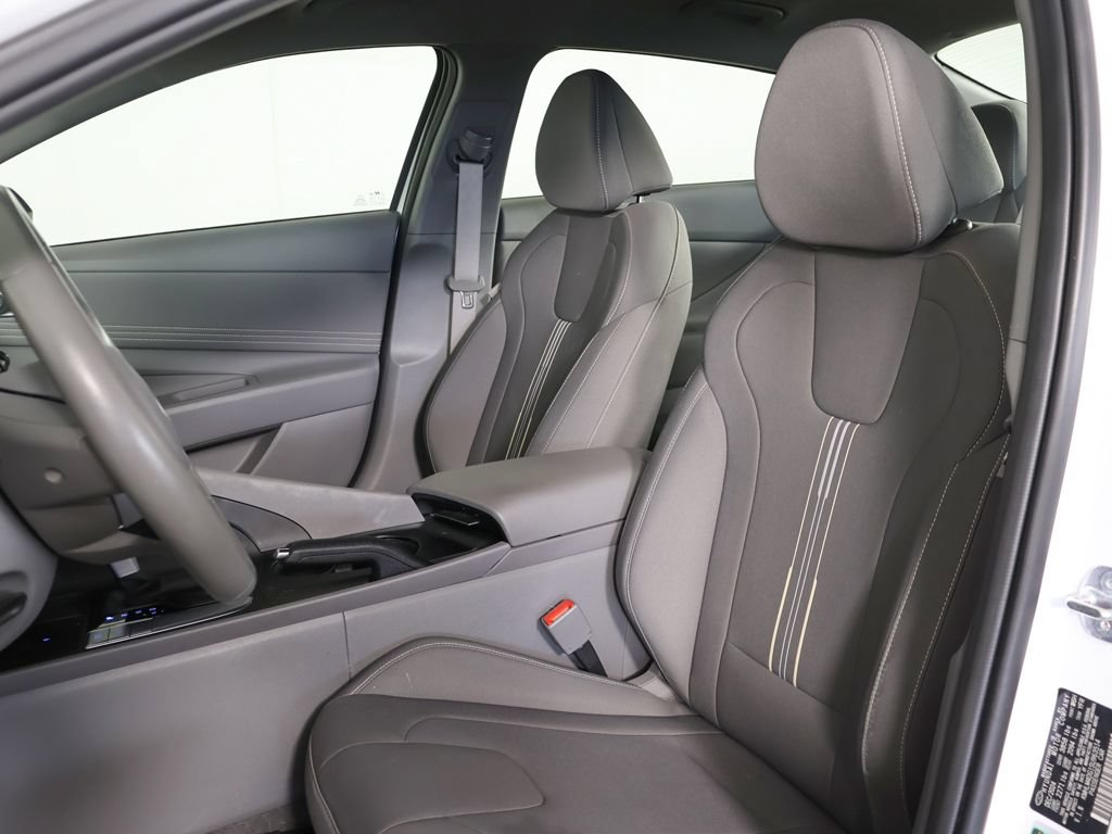 Certified 2025 Hyundai Elantra Sport FWD image 23