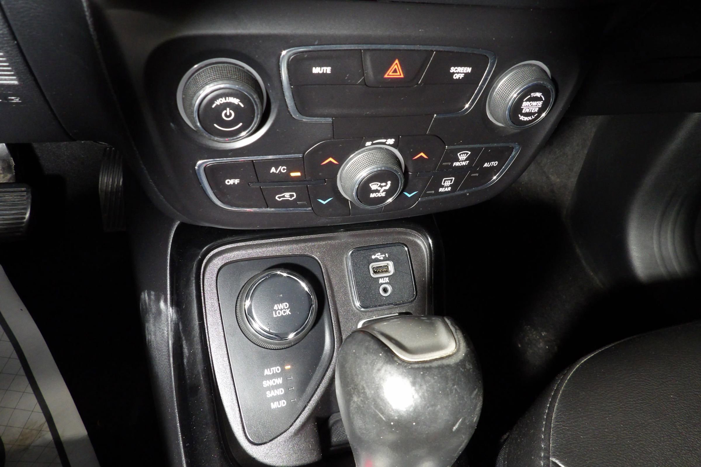 Used 2019 Jeep Compass Latitude image 15