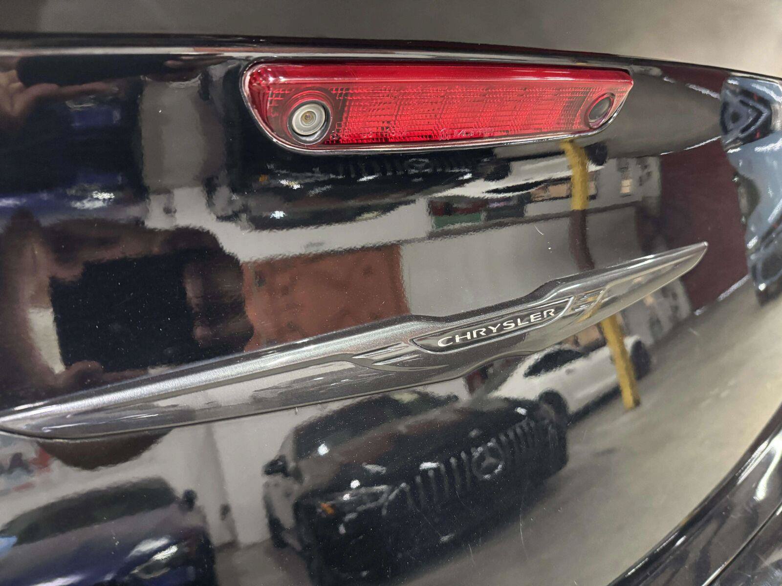 Used 2022 Chrysler 300 Touring w/ Sport Appearance Package RWD image 18