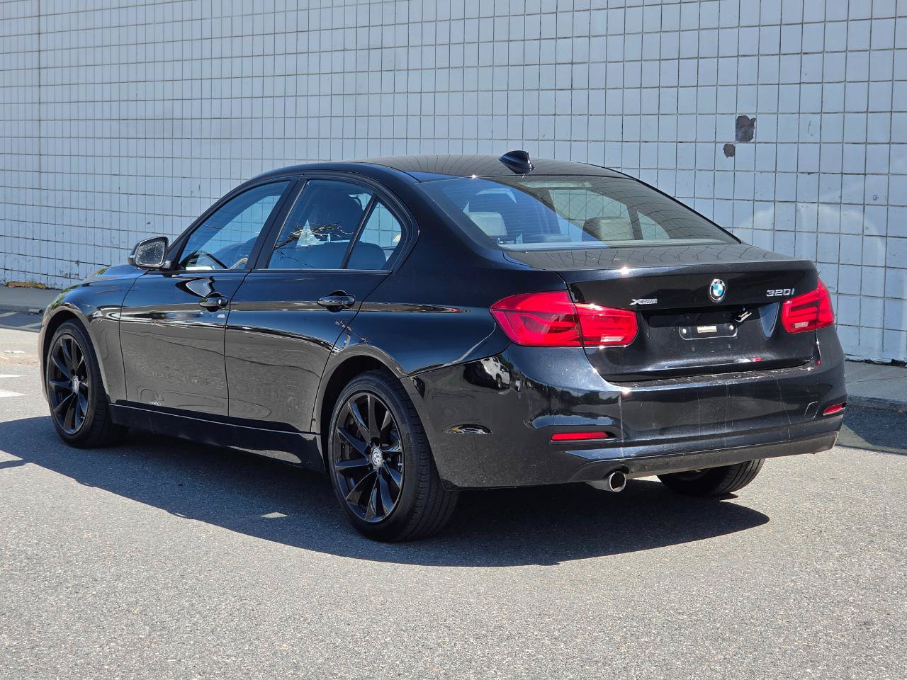 Used 2016 BMW 320i xDrive Sedan AWD/4WD image 5