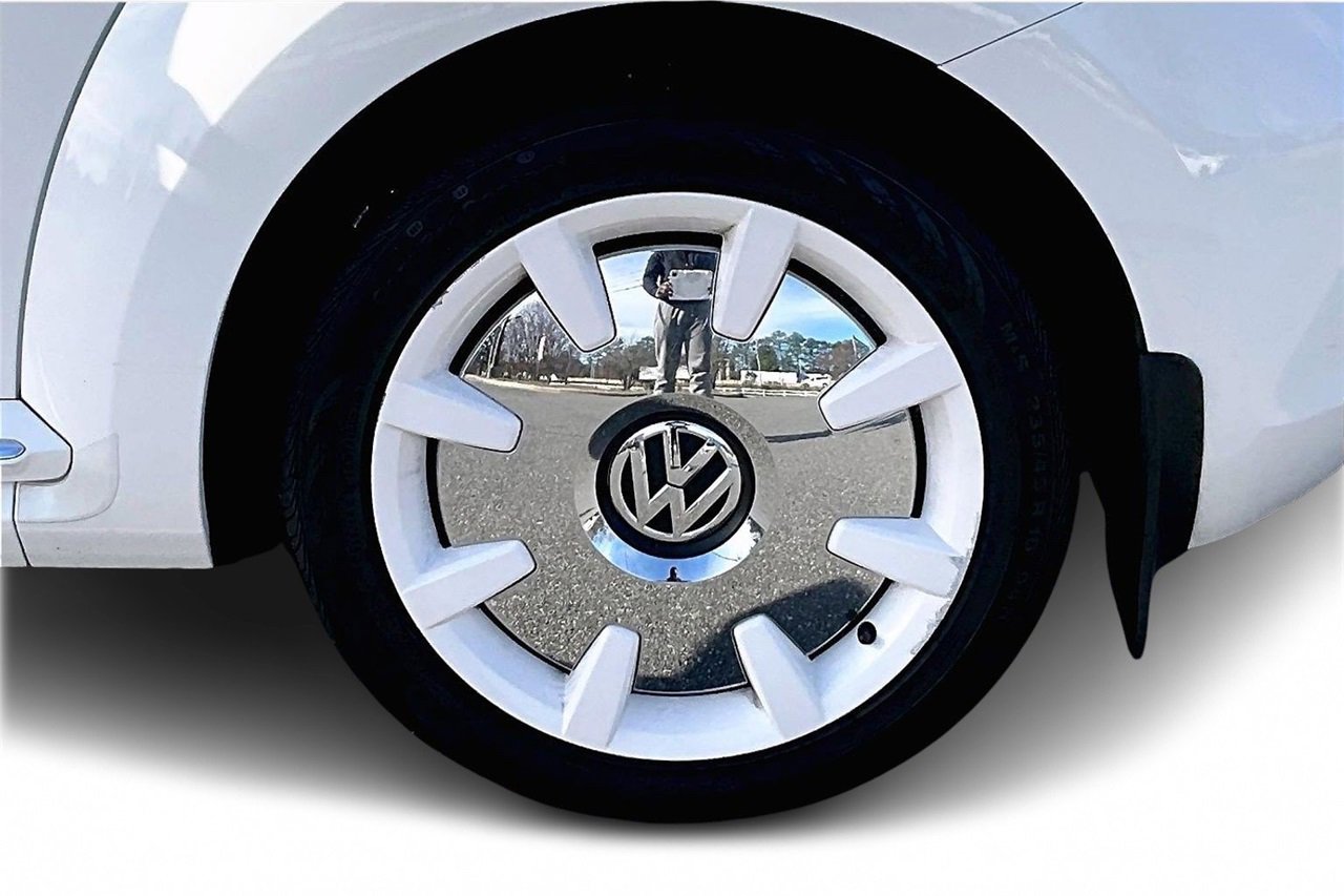 Used 2013 Volkswagen Beetle TDI image 30