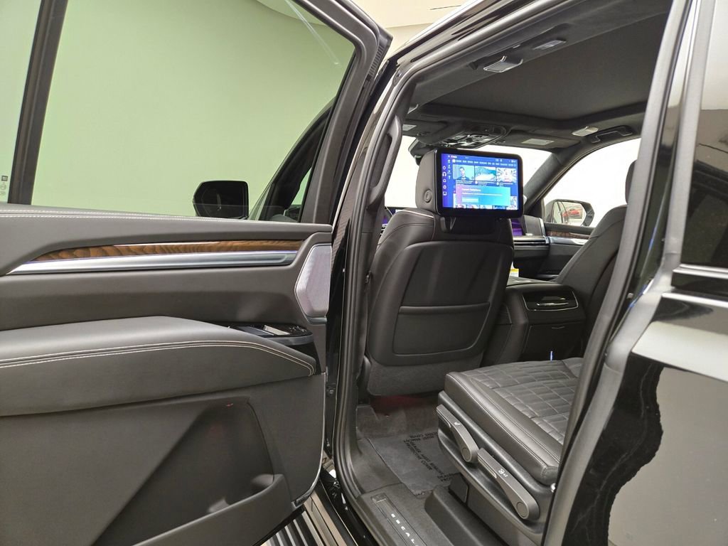 Used 2025 Cadillac Escalade ESV Sport Platinum AWD/4WD image 19