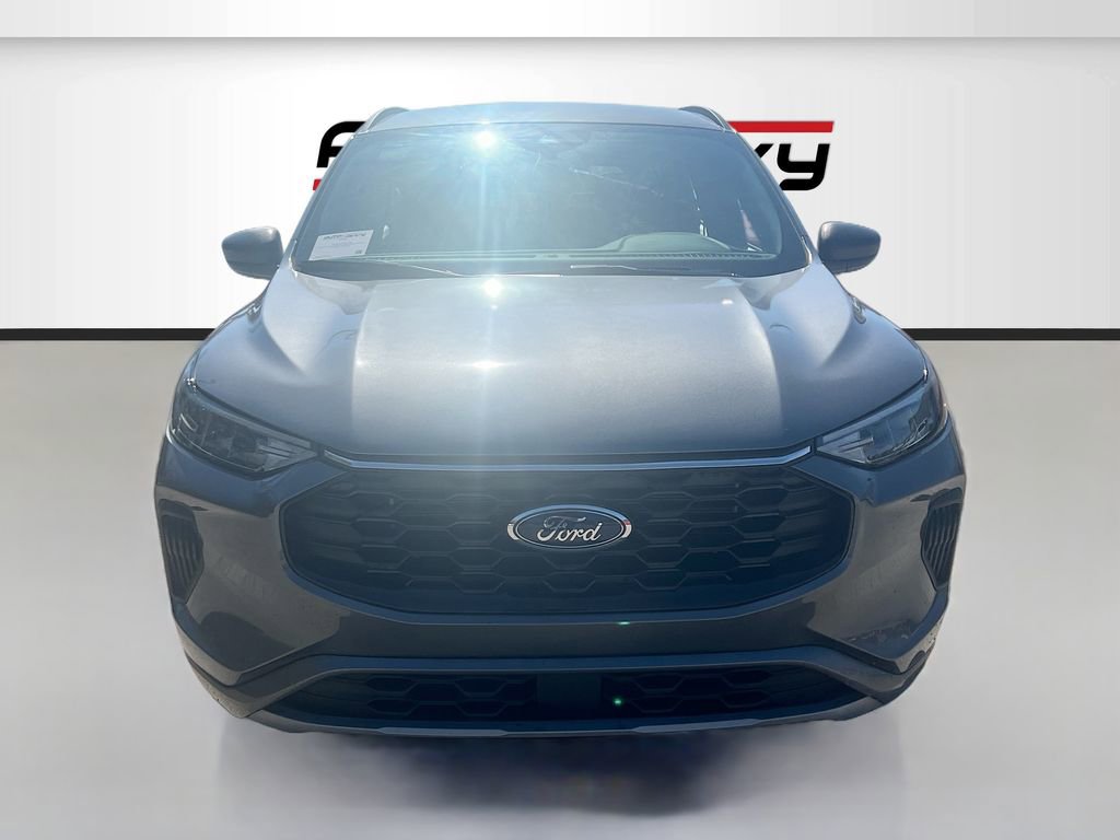Used 2023 Ford Escape ST-Line w/ Tech Pack #1 FWD image 2