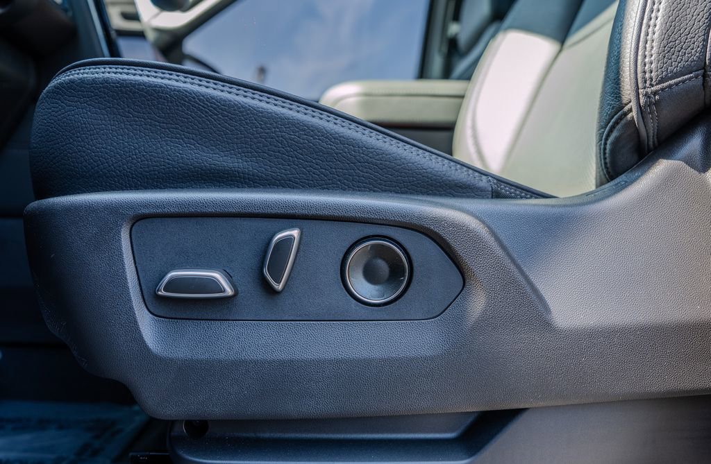 Used 2026 GMC Yukon XL Denali w/ Sun & Power Step Package image 18