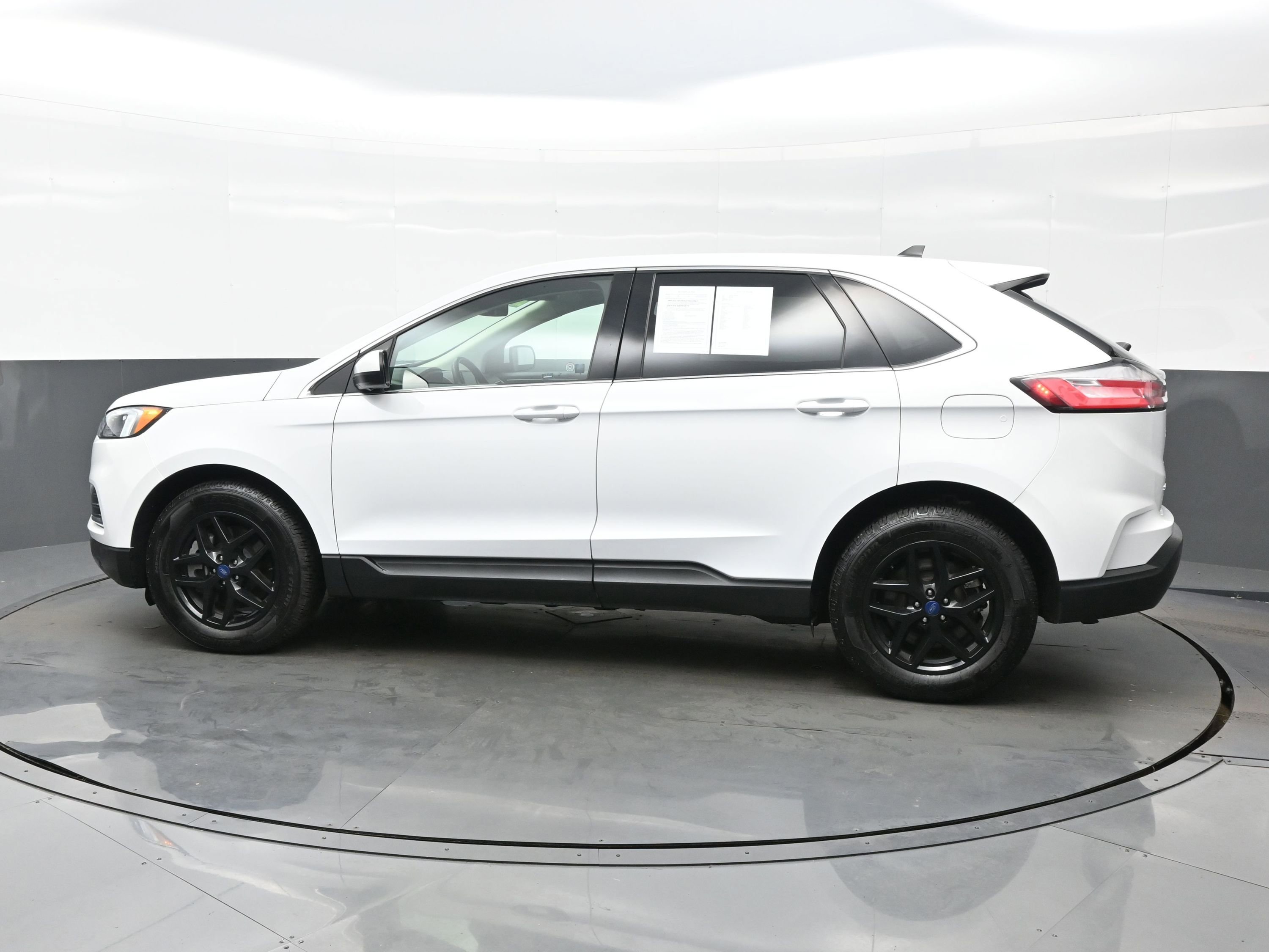 Used 2022 Ford Edge SEL image 3