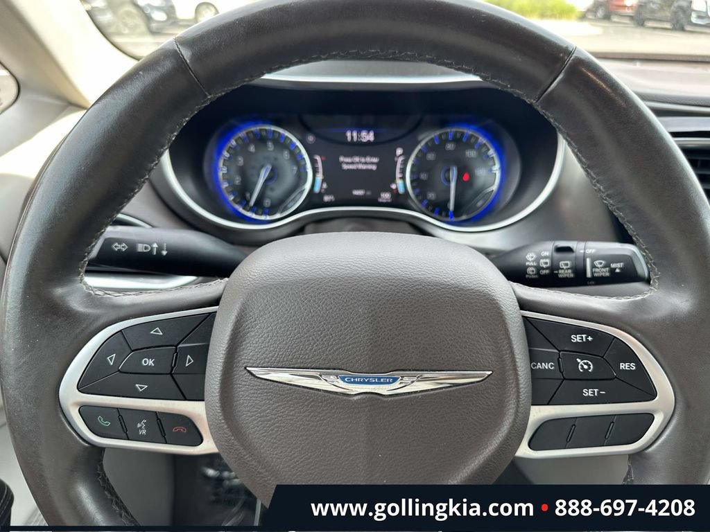 Used 2017 Chrysler Pacifica Touring-L Plus FWD image 18
