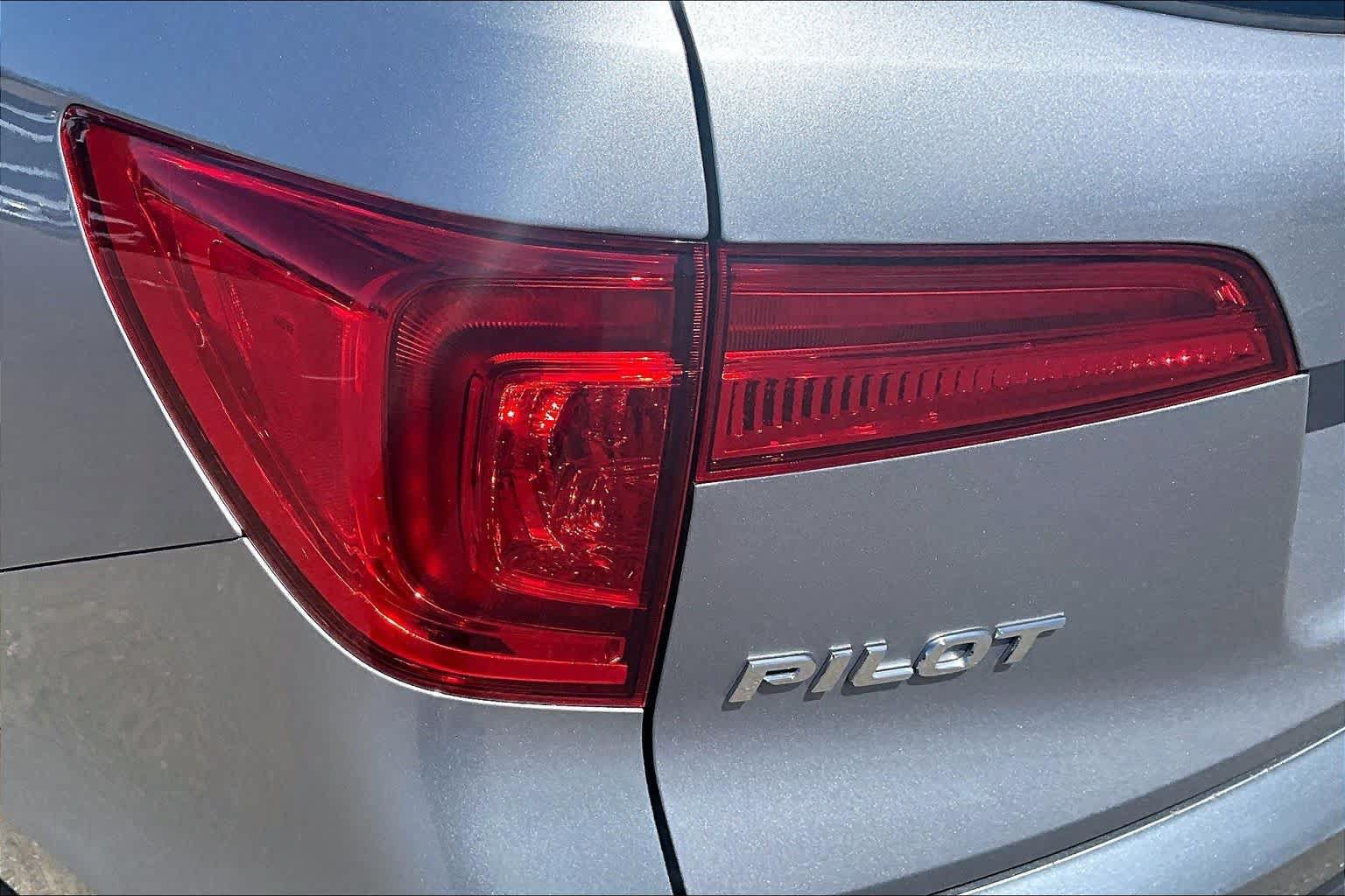 Used 2018 Honda Pilot EX image 28