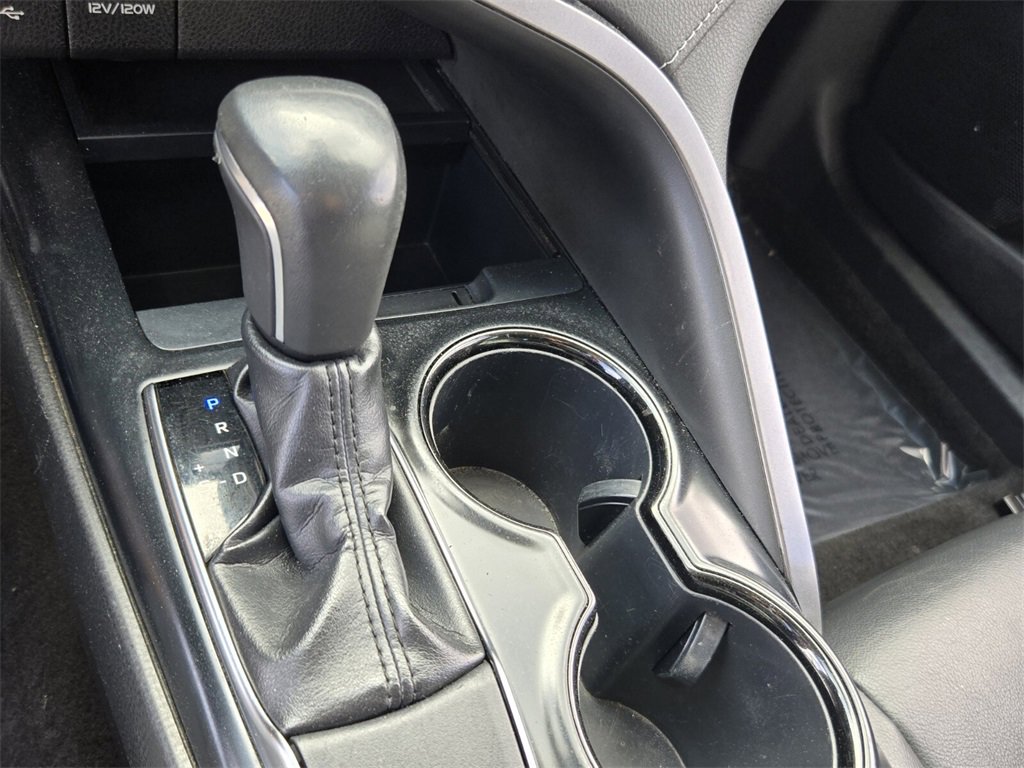 Used 2019 Toyota Camry L image 20