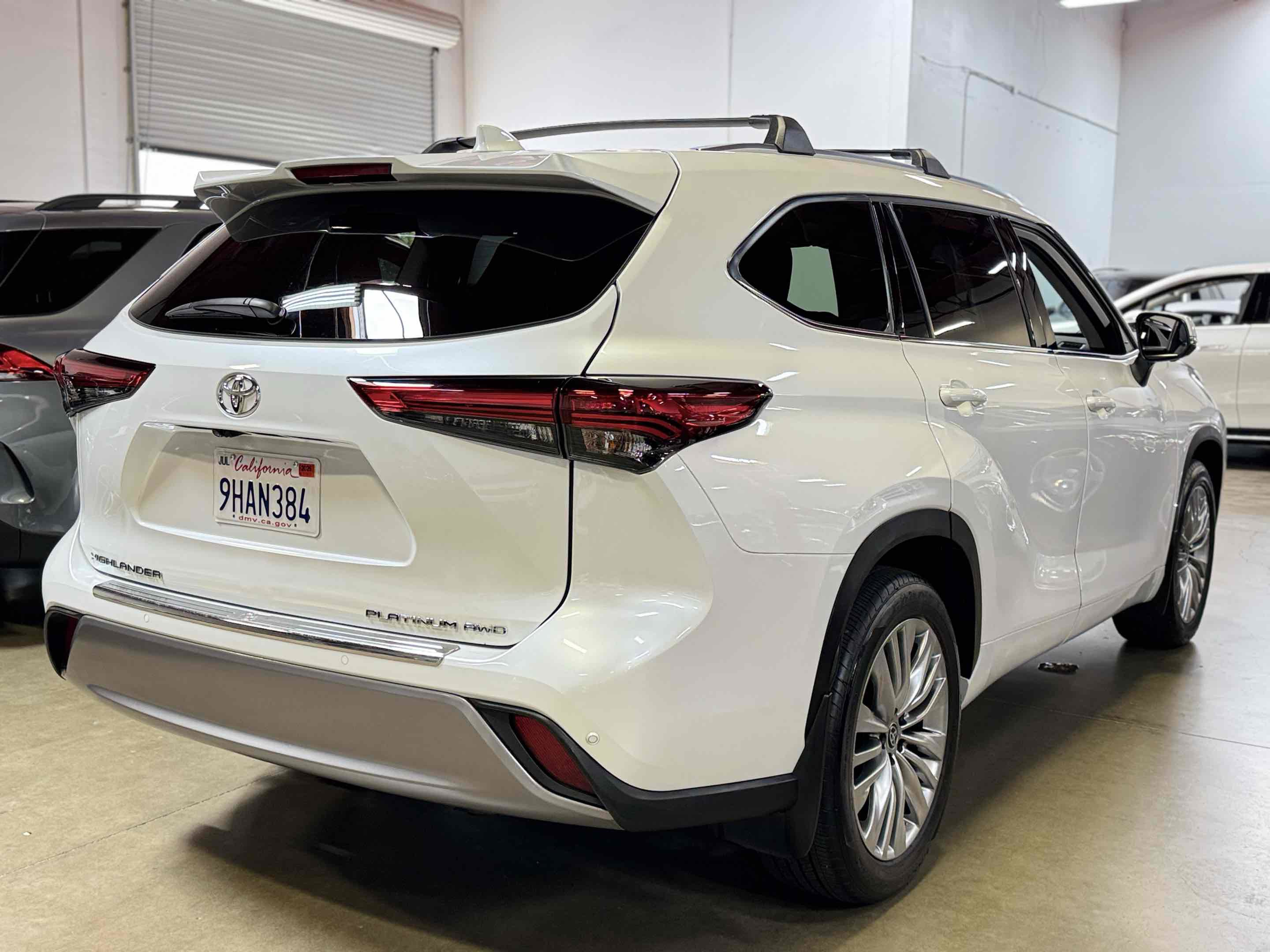 Used 2023 Toyota Highlander Platinum image 28