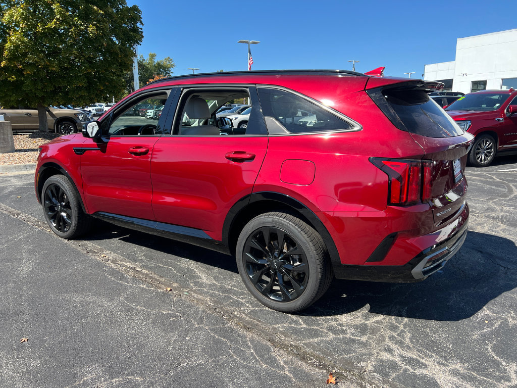 Used 2023 Kia Sorento SX AWD/4WD image 11