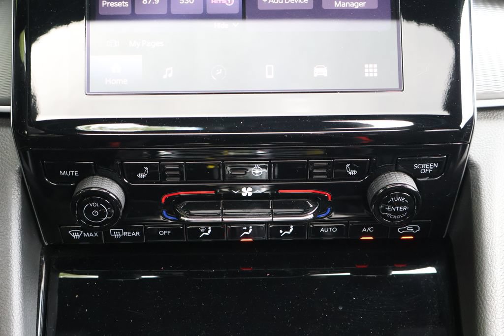 Used 2023 Jeep Grand Cherokee Altitude AWD/4WD image 18