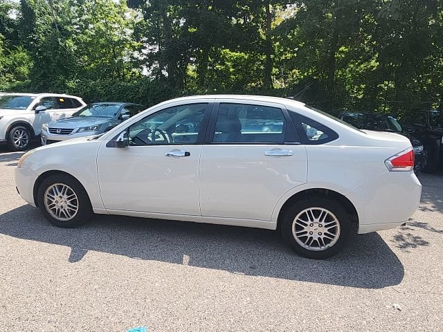 Used 2011 Ford Focus SE w/ 201A Rapid Spec Order Code FWD image 4