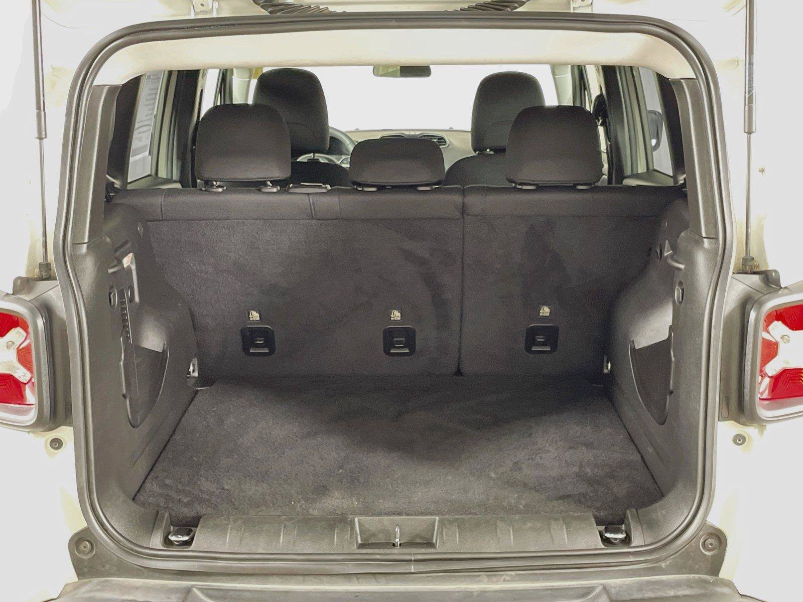 Used 2023 Jeep Renegade Latitude AWD/4WD image 24