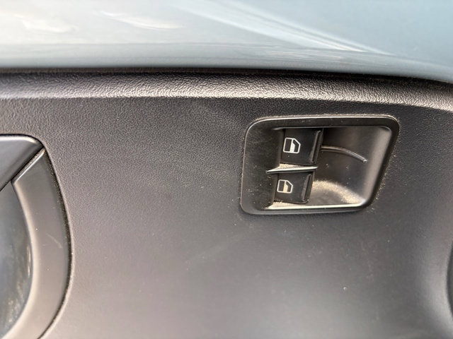 Used 2010 Volkswagen Beetle Coupe FWD image 10