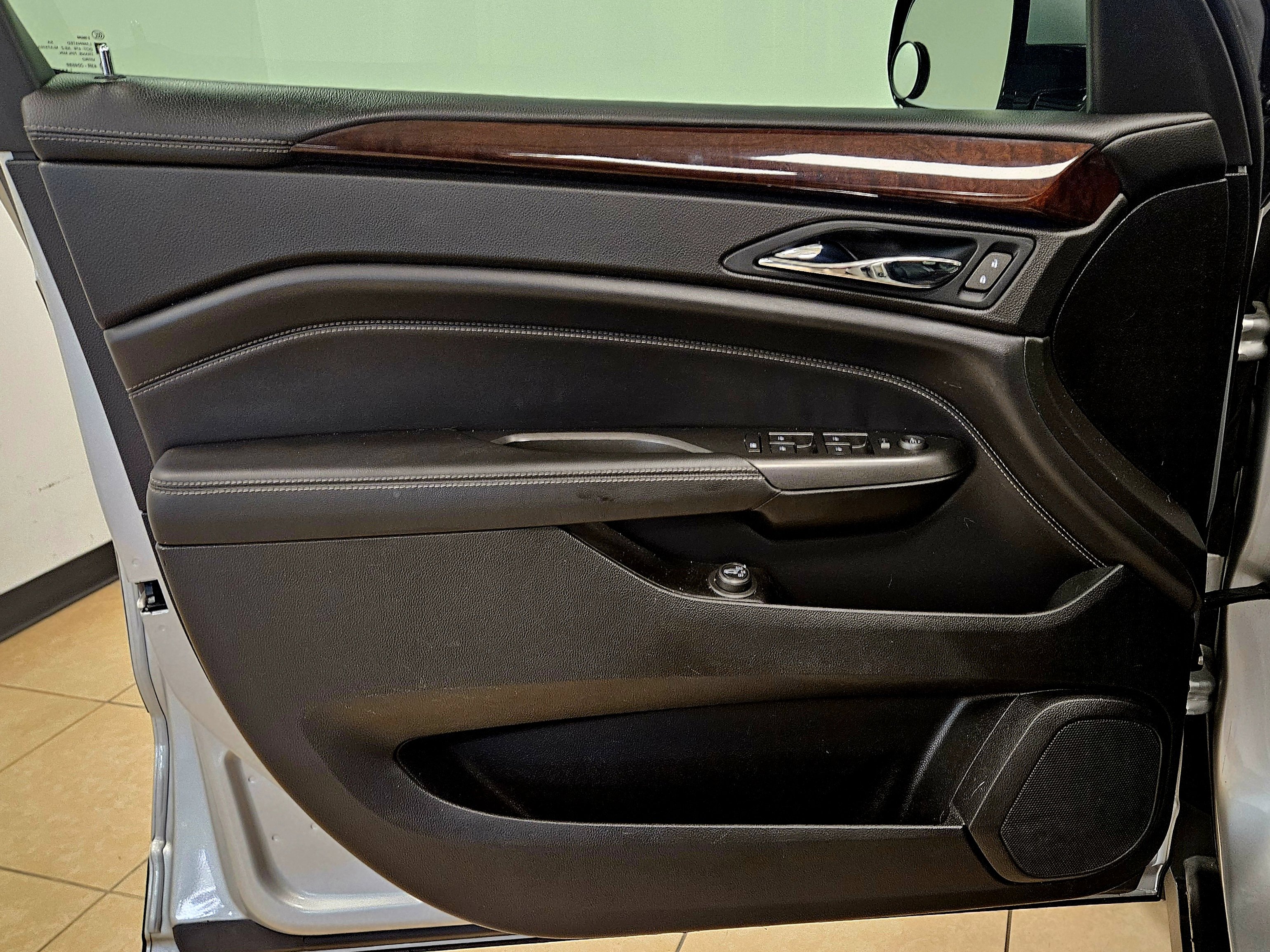 Used 2012 Cadillac SRX Performance w/ LPO, Protection Package FWD image 12