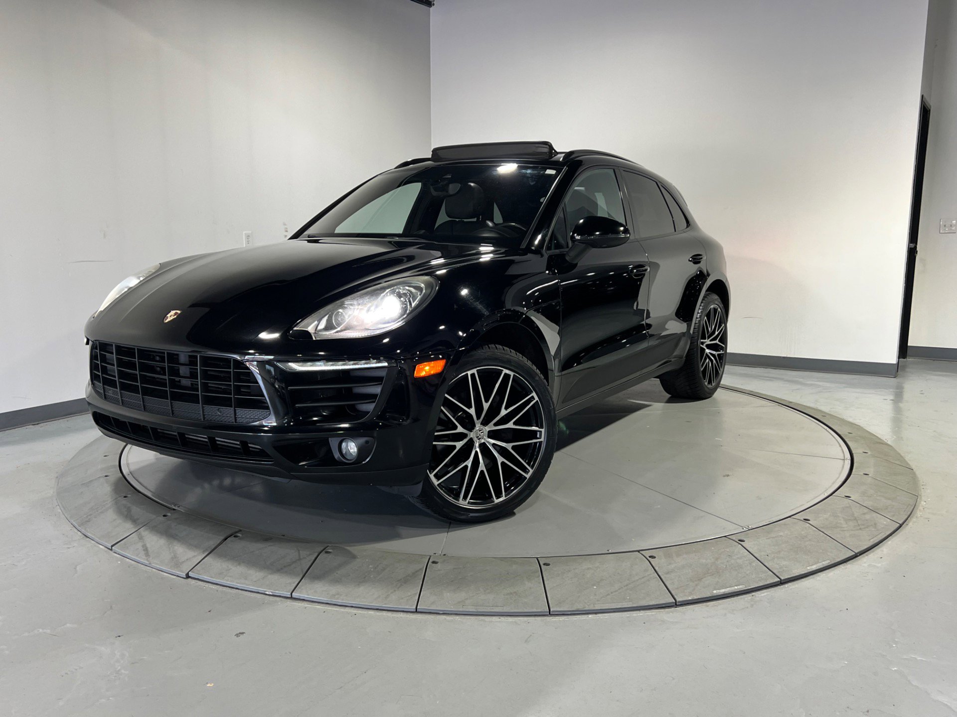Used 2018 Porsche Macan w/ Driver Memory Package