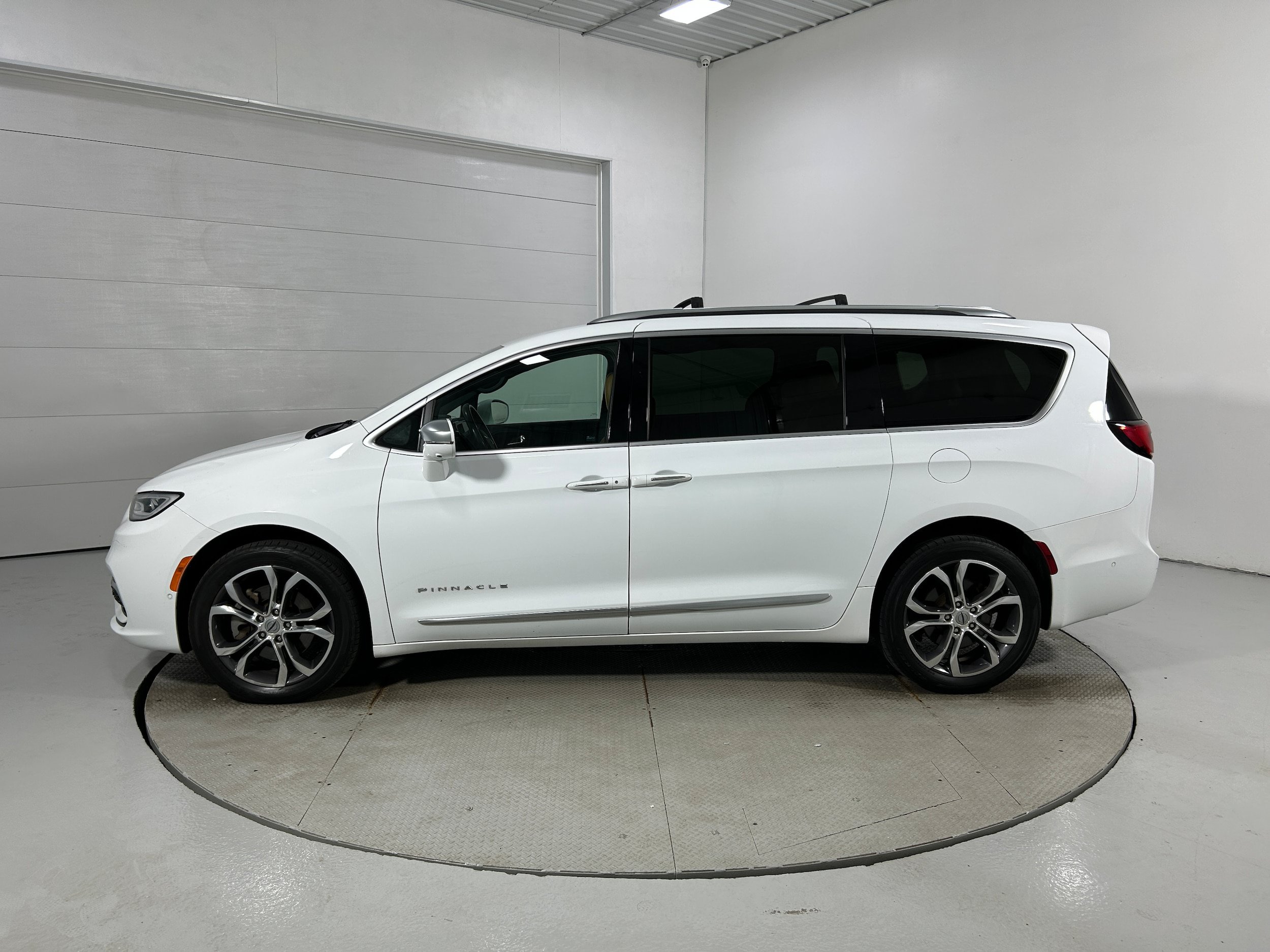Used 2021 Chrysler Pacifica Pinnacle AWD/4WD image 21
