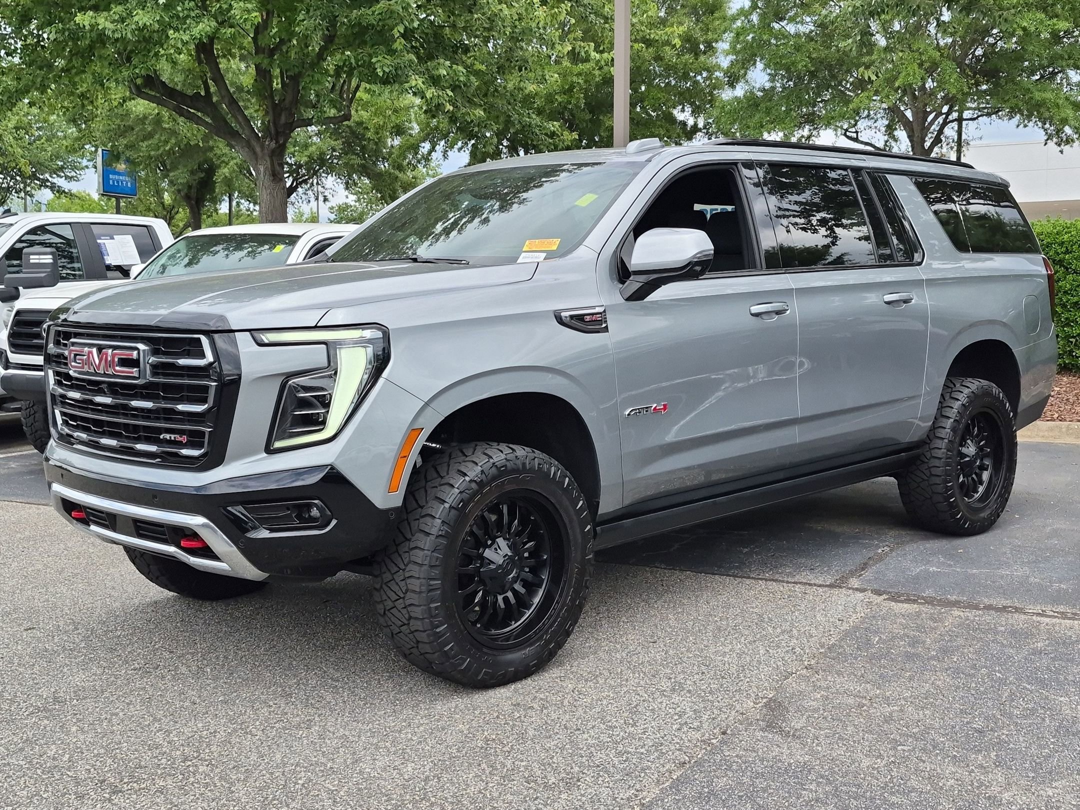 Used 2025 GMC Yukon XL AT4 w/ AT4 Premium Package AWD/4WD image 5