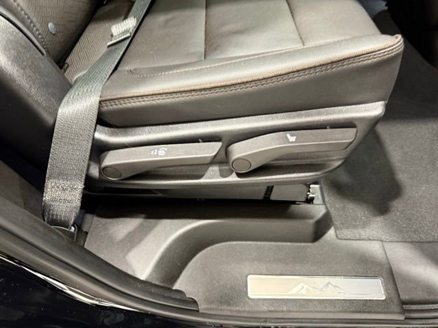 Used 2023 Chevrolet Tahoe High Country w/ Advanced Technology Package image 29