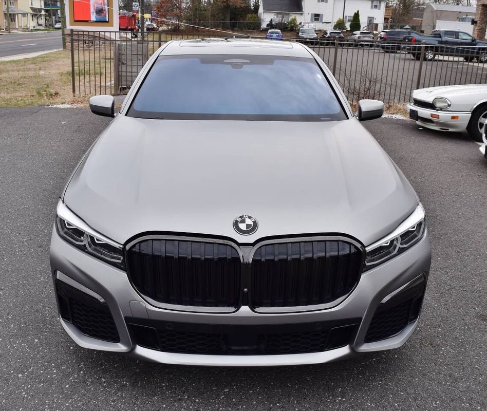 Used 2022 BMW M760i xDrive w/ Luxury Rear Seating Package image 6