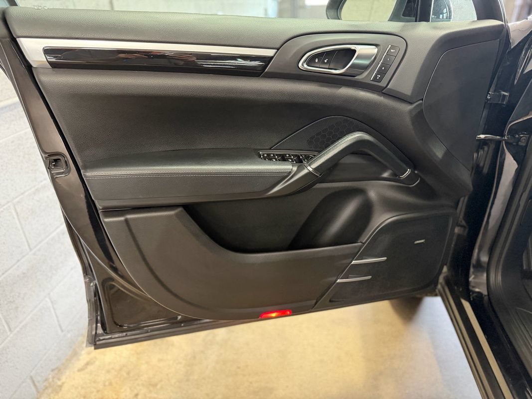 Used 2013 Porsche Cayenne Diesel AWD/4WD image 17