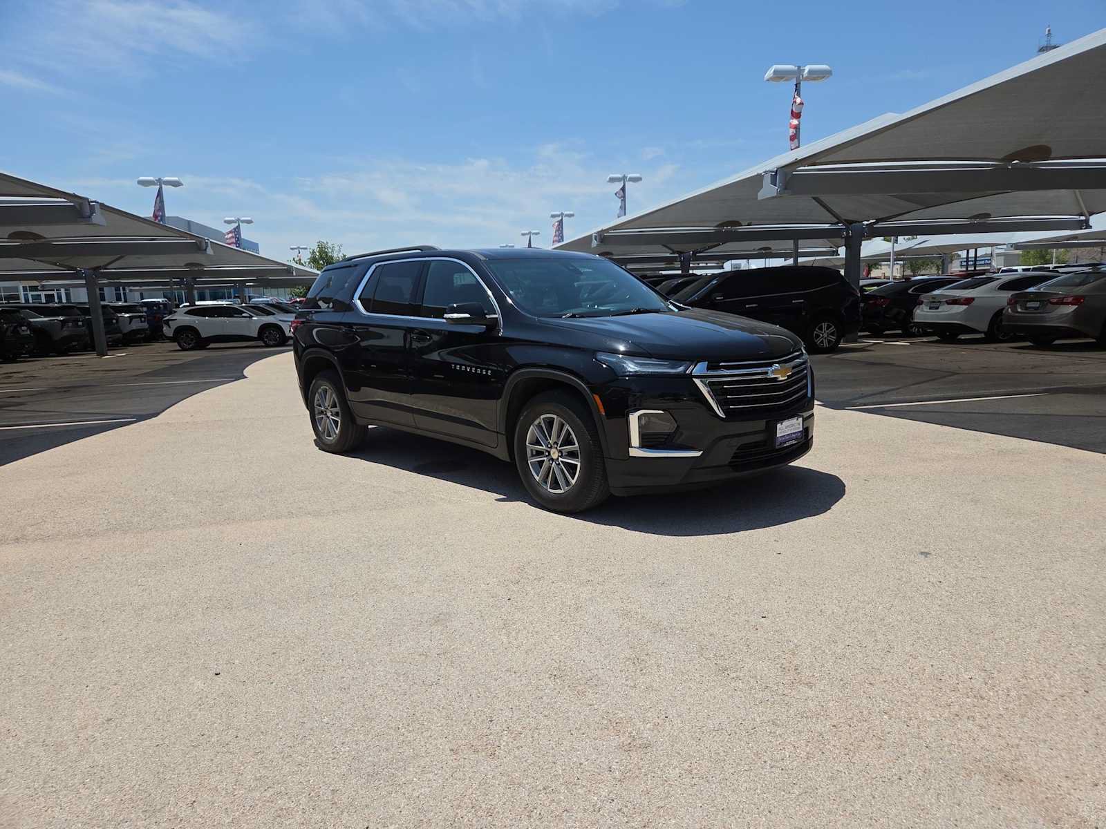 Used 2023 Chevrolet Traverse LT AWD/4WD image 2