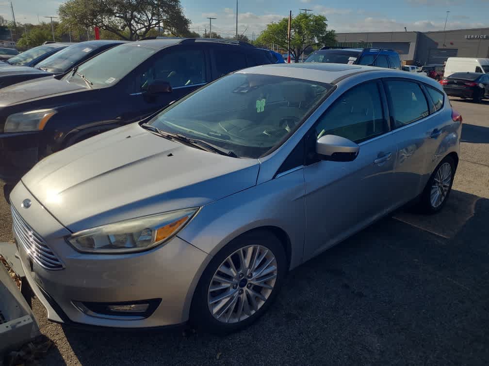 Used 2016 Ford Focus Titanium w/ Titanium Technology Package image 2