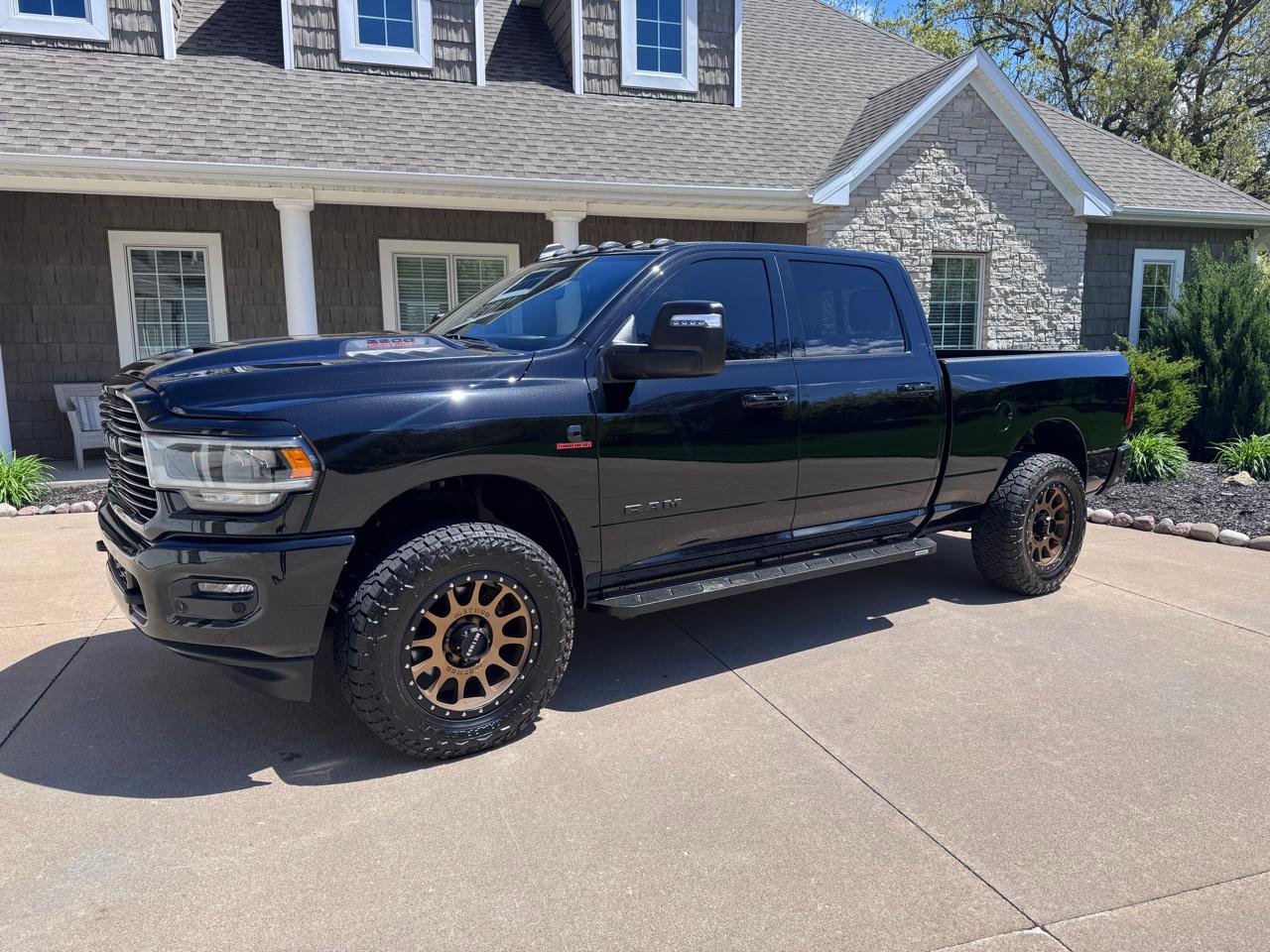 Used 2023 RAM 2500 Laramie AWD/4WD image 2