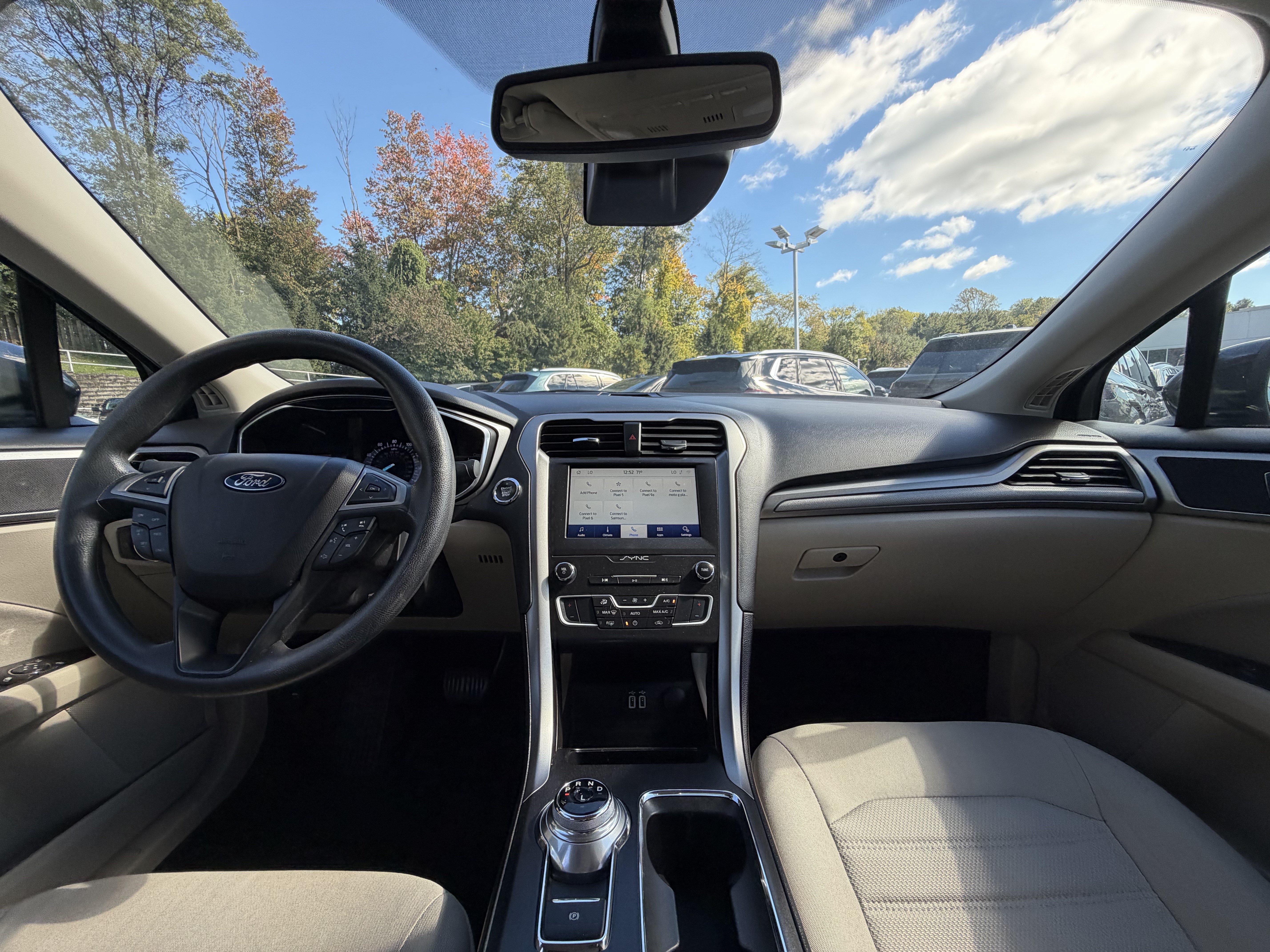 Used 2020 Ford Fusion SE FWD image 17