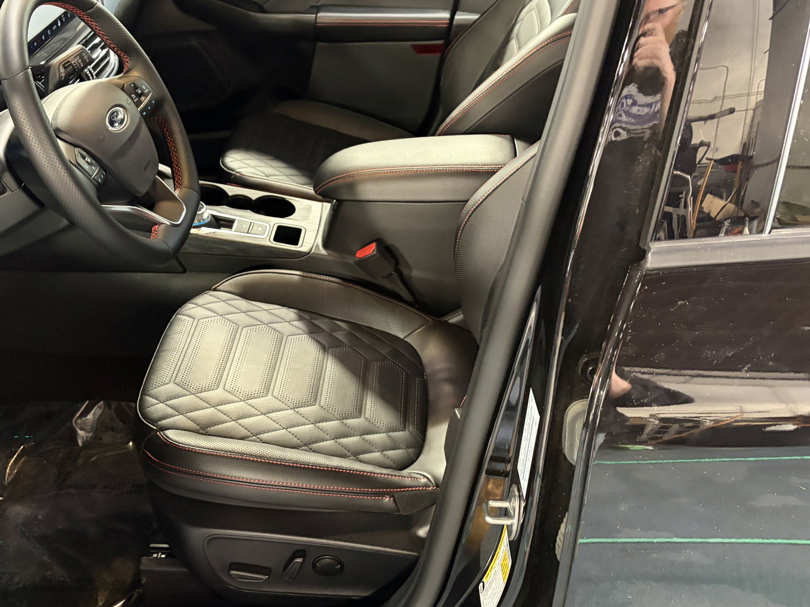 Used 2024 Ford Escape ST-Line Elite w/ Premium Technology Package AWD/4WD image 23