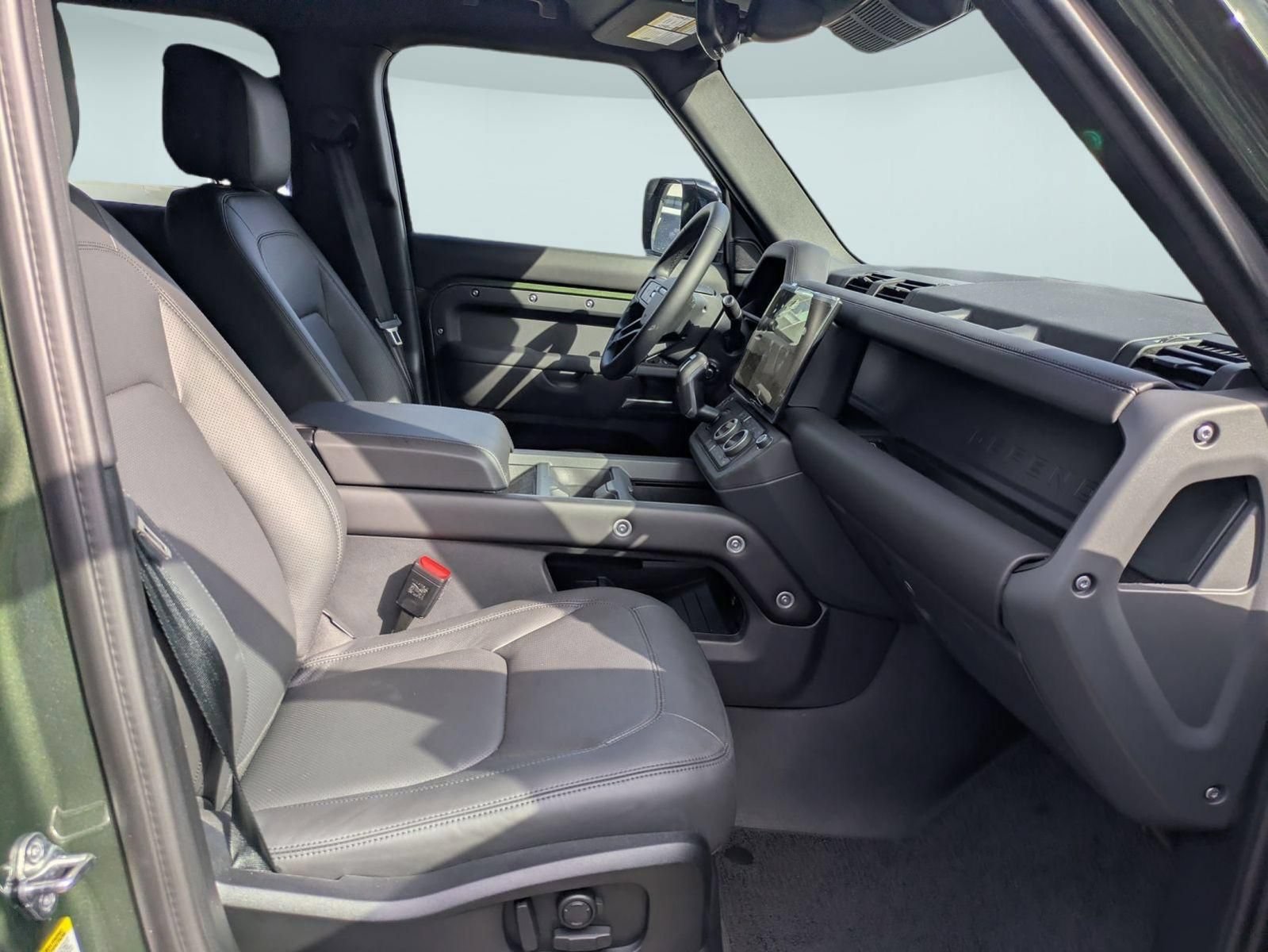 New 2026 Land Rover Defender 110 X-Dynamic SE AWD/4WD image 29