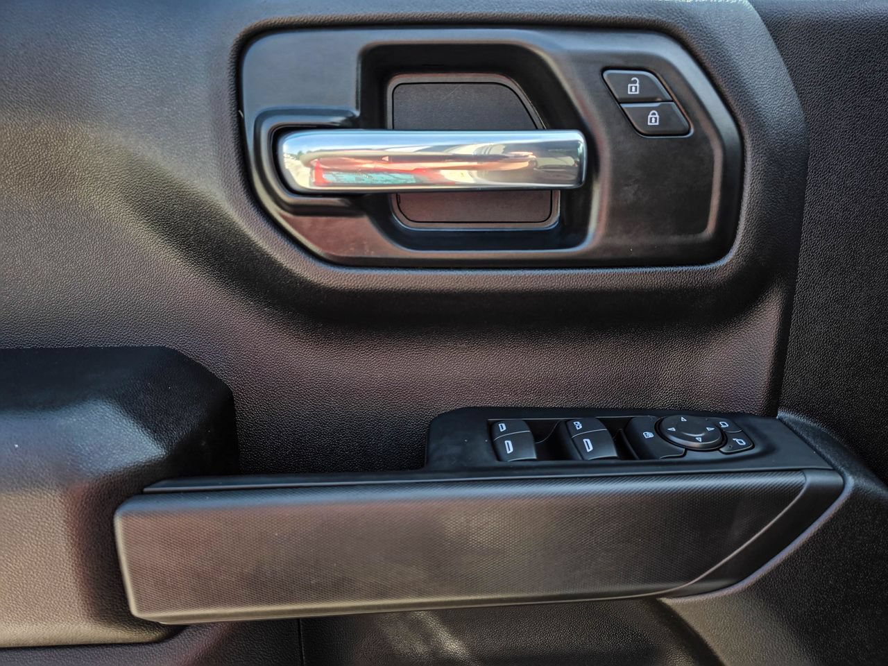 Used 2025 Chevrolet Silverado 1500 Custom Trail Boss AWD/4WD image 15