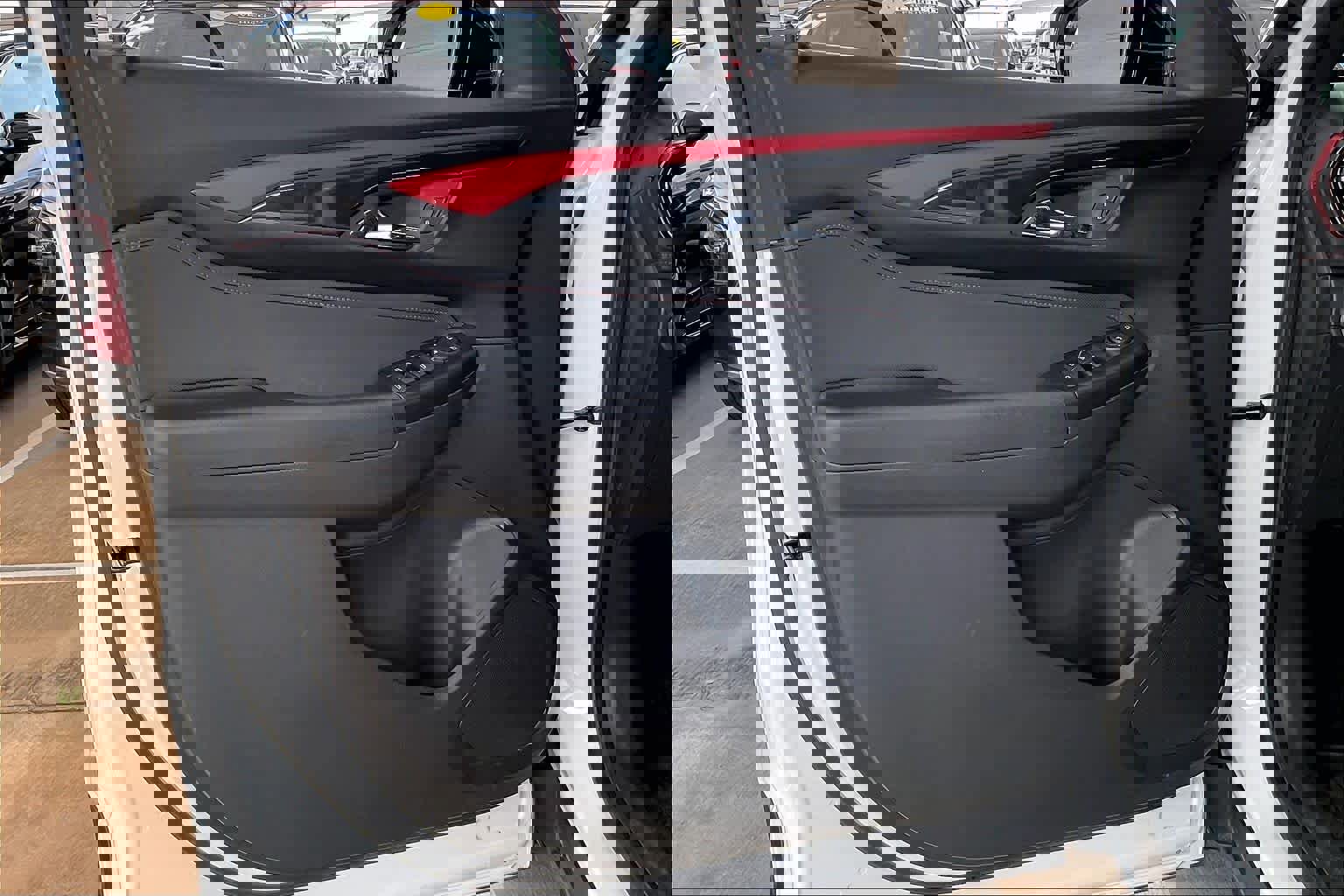 Used 2024 Chevrolet TrailBlazer RS w/ Driver Confidence Package image 20