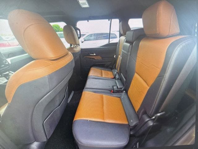 Used 2024 Lexus GX 550 AWD/4WD image 8