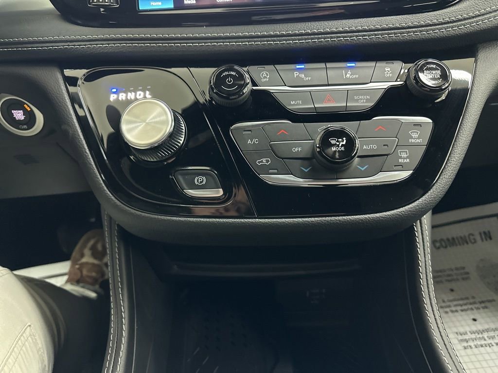 New 2026 Chrysler Pacifica Limited image 39