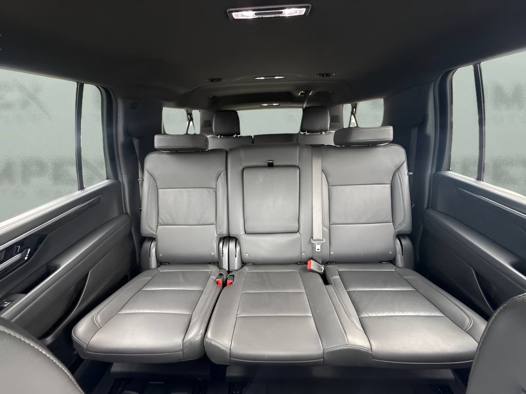 Used 2025 Chevrolet Suburban Z71 AWD/4WD image 6