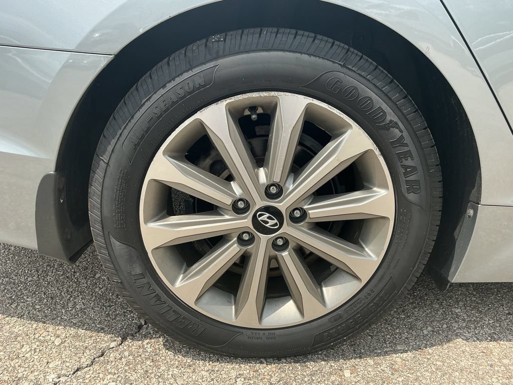 Used 2017 Hyundai Sonata Limited w/ Ultimate Package 04 FWD image 8