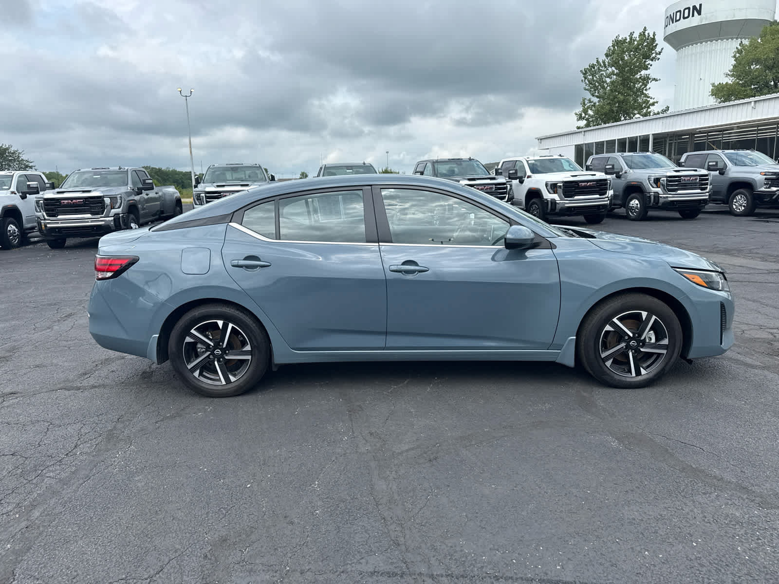 Used 2025 Nissan Sentra SV FWD image 6